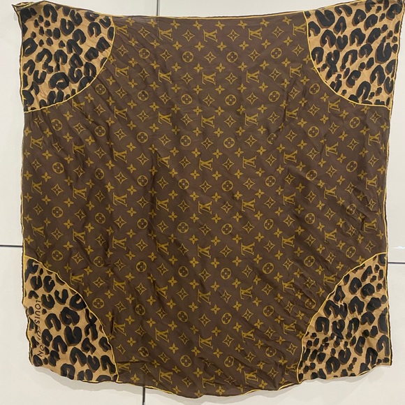 LOUIS VUITTON Silk Square - Used - Picture 3 of 7